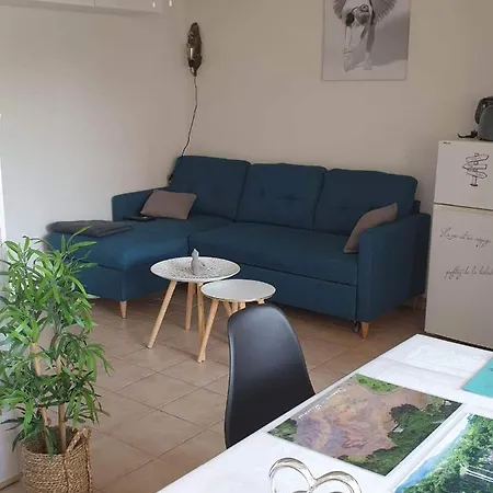 T2 Sur Avec Wi-fi Classe 2 Etoiles Apartment